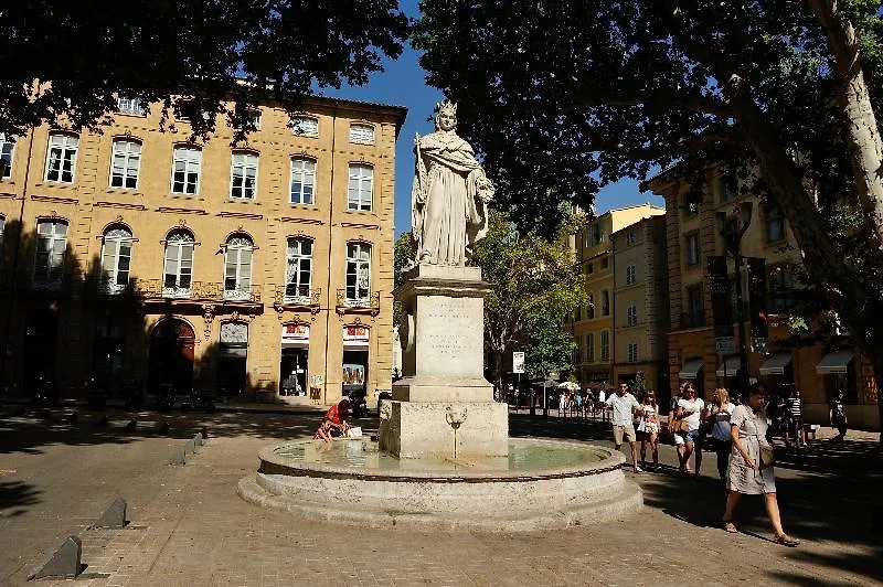 מלון Campanile Aix-En-Provence Sud - Pont De L'Arc 3*,
