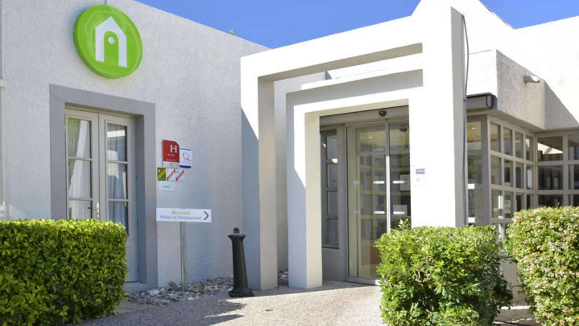 מלון Campanile Aix-En-Provence Sud - Pont De L'Arc 3*,