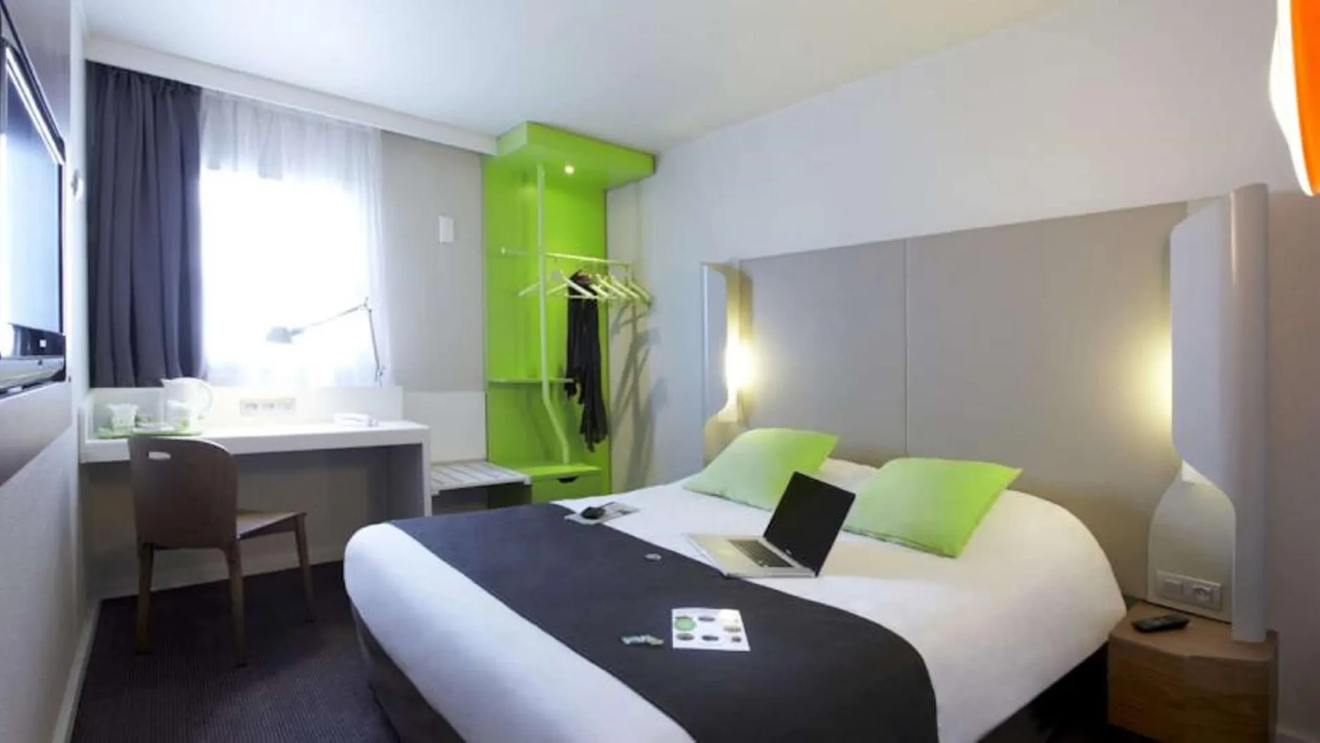 Hotel Campanile Aix-En-Provence Sud - Pont De L'Arc 3*,  Francia