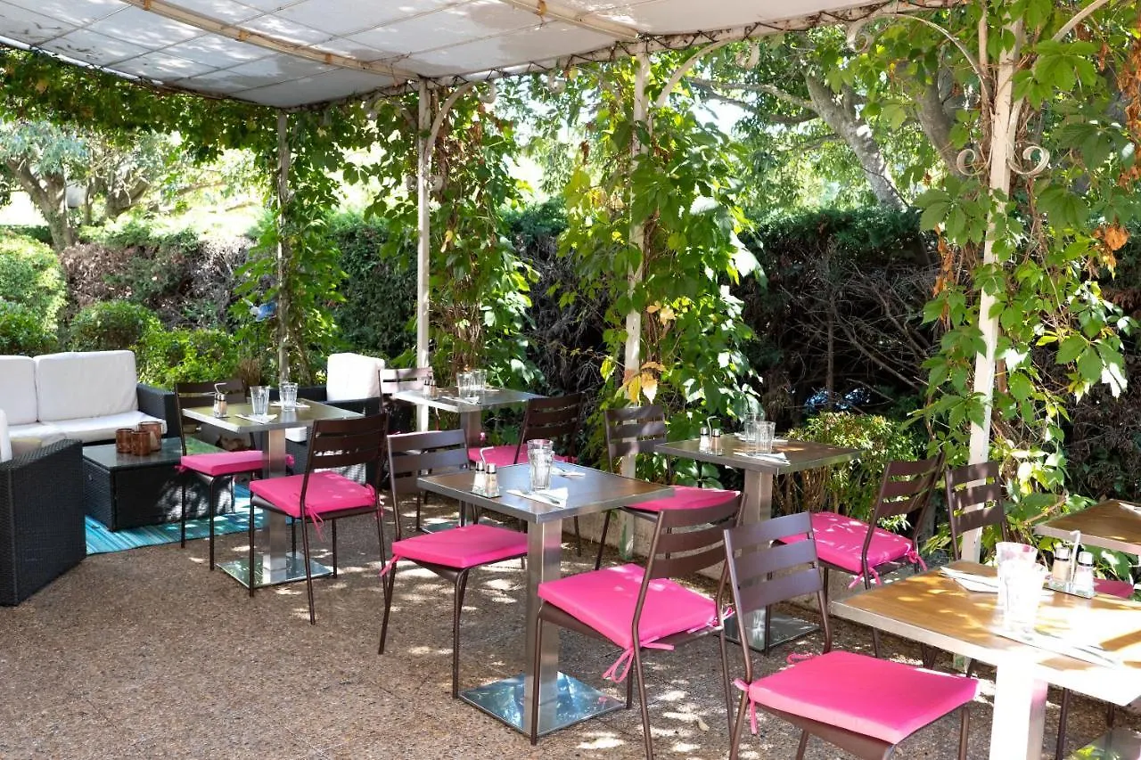 Hotel Campanile Aix-En-Provence Sud - Pont De L'Arc 3*,  Francia